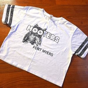 Hooters xs (oversized) crop top